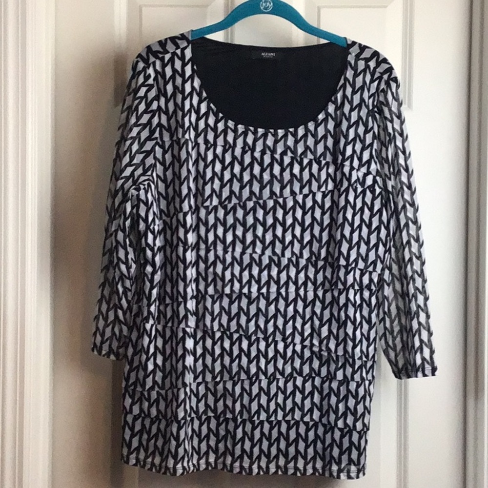 Alfani 🌸 flowy layer top